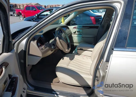 2004 Lincoln Town Car Signature из США, поврежденный, VIN 1LNHM81W44Y617901